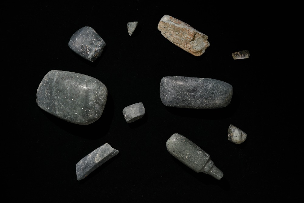 13 kamenných seker z Aguada Fenix